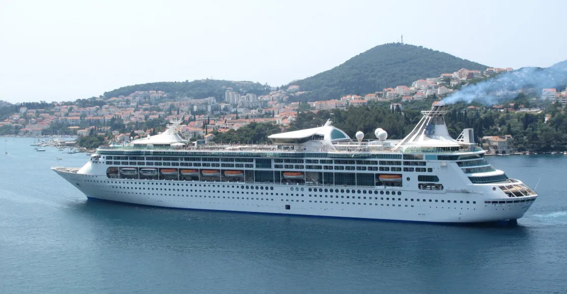 Royal Caribbean Grandeur of the Seas cruise ship sailing from home port